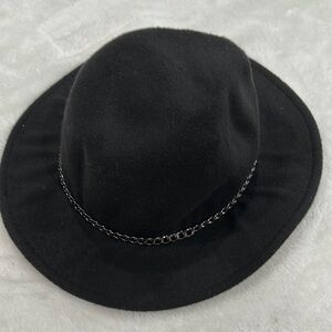 SHEIN Black Hat with Chain Detail